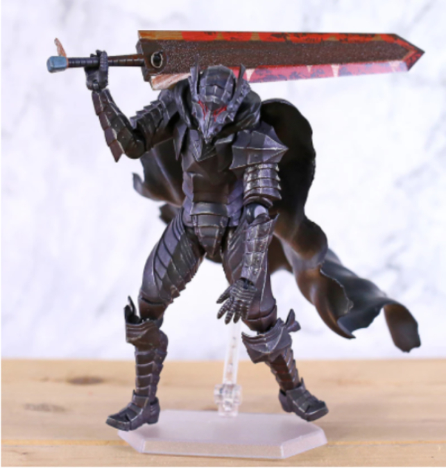 Figura de Guts con armadura...